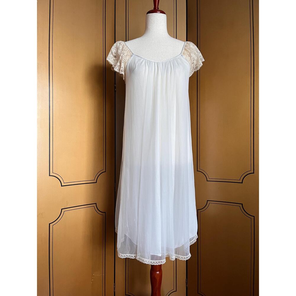 Vintage nightgown with lace sleeves, size S